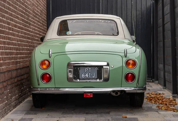 Oss Nordbrabant Niederlande 2021 Rückansicht Eines Geparkten Oldtimers Nissan Figaro — Stockfoto