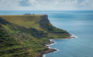 Güney Batı Yakası Yolu, St. Aldhelm Kilisesi Chapman Havuzu 'ndan görüldü.