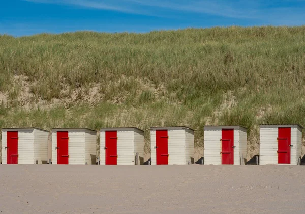 Little Cabins Front High Sand Dune Dutch Beach Nearby Village — Fotografia de Stock