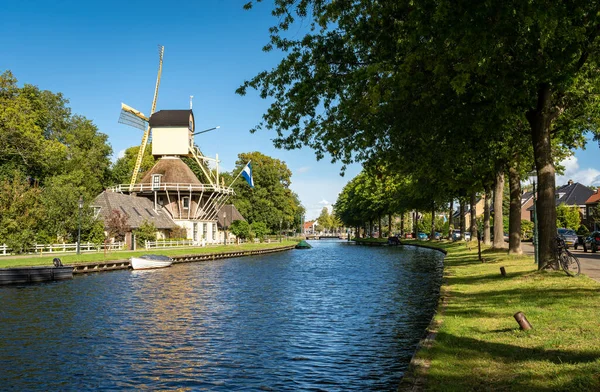 Historiska Trä Holländska Väderkvarn Längs Kanalen Staden Weesp Provinsen North — Stockfoto