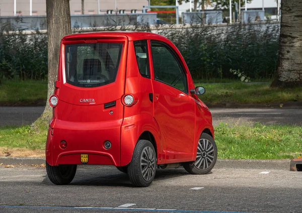 Amsterdam Holandia 2022 Holenderski Osobowy Mikrosamochód Canta Premium Kolorze Czerwonym — Zdjęcie stockowe