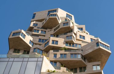 Amsterdam, Hollanda, 06.10.2022, modern, fütüristik bina Amsterdam 'ın Zuidas ilçesindeki Vadi, mimar Winy Maas tarafından tasarlandı.