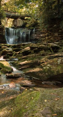 Güzel Elakala Şelalesi Sonbaharın başlarında.