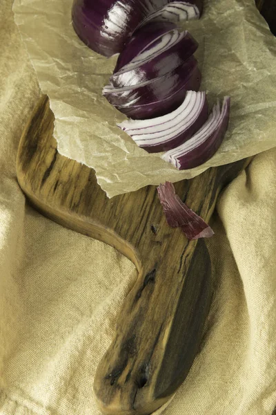 Oignon Violet Rouge Sur Papier Parchemin Planche Découper Bois Toile — Photo