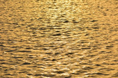 günbatımı zamanı yüzey su resmi