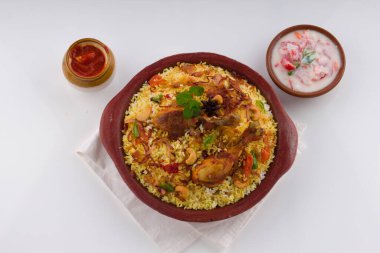 Tavuk biryani, Kerala usulü tavuk dum biryani jeera pilavı ve baharat kullanılarak yapıldı.