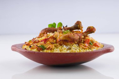 Tavuk biryani, Kerala usulü tavuk dum biryani jeera pilavı ve baharat kullanılarak yapıldı.