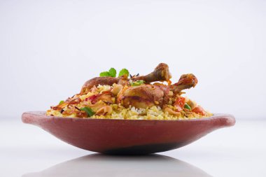 Tavuk biryani, Kerala usulü tavuk dum biryani jeera pilavı ve baharat kullanılarak yapıldı.