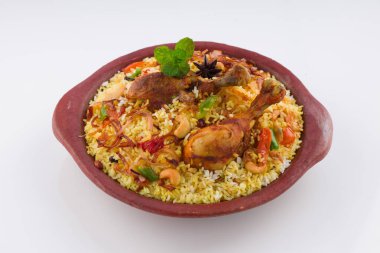 Tavuk biryani, Kerala usulü tavuk dum biryani jeera pilavı ve baharat kullanılarak yapıldı.