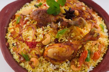 Tavuk biryani, Kerala usulü tavuk dum biryani jeera pilavı ve baharat kullanılarak yapıldı.