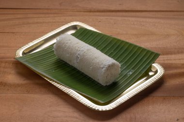 Puttu / Çiğ pirinç puttu / Arisi Maavu Puttu - Kerala özel kahvaltı malzemeleri çiğ pirinç unu kullanılarak yapılır