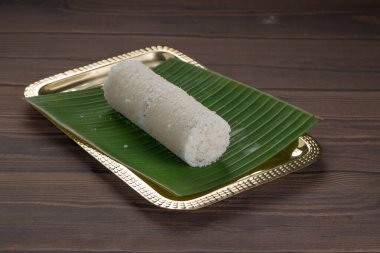 Puttu / Çiğ pirinç puttu / Arisi Maavu Puttu - Kerala özel kahvaltı malzemeleri çiğ pirinç unu kullanılarak yapılır