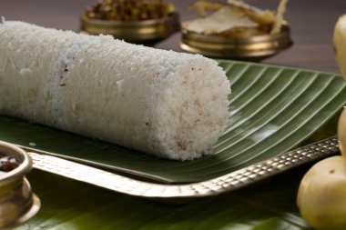 Puttu / Çiğ pirinç puttu / Arisi Maavu Puttu ve chana körili / kadala körili-Kerala özel kahvaltı öğeleri
