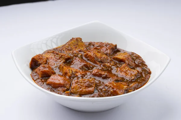 Carne Vită Masala Sau Curry Rețetă Casă Aranjată Castron Alb — Fotografie, imagine de stoc