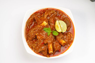 Körili koyun eti veya körili kuzu eti, baharatlı Hint mutfağı..