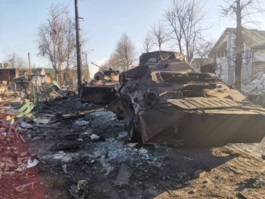 Bucha. Russo-Ukrayna Savaşı 2022. Rus askeri araçları Bayraktar hassas grevleriyle yok edildi.
