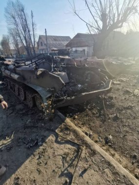Bucha. Russo-Ukrayna Savaşı 2022. Rus askeri araçları Bayraktar hassas grevleriyle yok edildi.