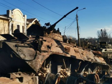 Bucha. Russo-Ukrayna Savaşı 2022. Rus askeri araçları Bayraktar hassas grevleriyle yok edildi.