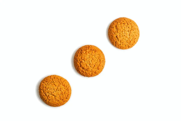 İzole edilmiş beyaz arka planda geleneksel Amerikan çikolatalı kurabiyeleri. Kurabiye yapmak.