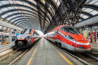Milano Merkez 'de ETR700 ve ETR1000 Treni