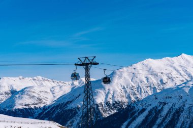 İsviçre 'deki Corviglia Dağı St Mortiz' den telgraflı araç görüntüsü.