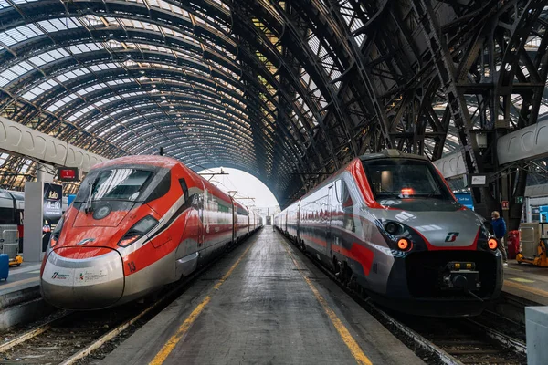 Milano Merkez 'de ETR700 ve ETR1000 Treni