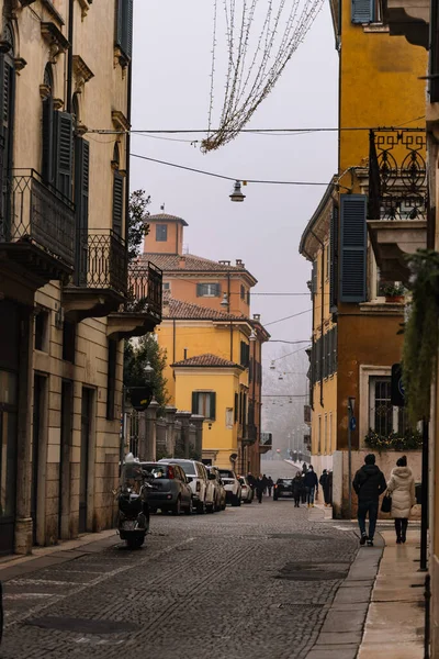 Verona İtalya 'da Noel zamanı sokaklar