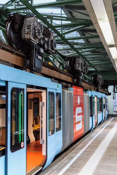 Almanya 'da Wuppertal Schwebebahn