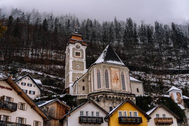 Avusturya 'nın Hallstatt köyü, kışın