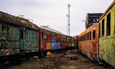 Macaristan, Budapeşte 'nin dışındaki Istvntelek' in terk edilmiş demiryolu.