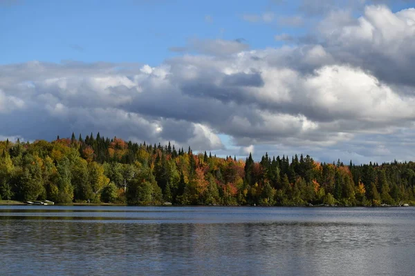 秋天的湖泊 加拿大魁北克圣阿波罗线 — 图库照片