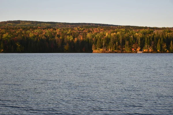 Озеро Осенью Сент Аполлин Квебек Канада — стоковое фото