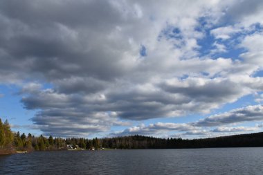 Sonbaharda göl, Sainte-Apolline, Quebec, Kanada