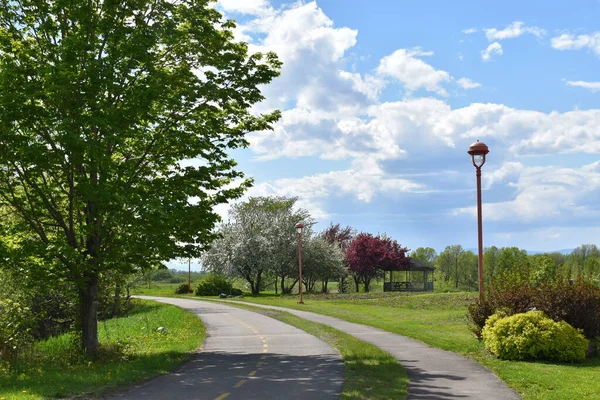 Baharda bisiklet yolu, Montmagny, Quebec, Kanada