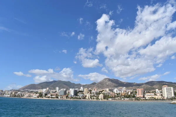 Ciudad Bajo Cielo Azul Benalmádena Málaga España — Foto de Stock