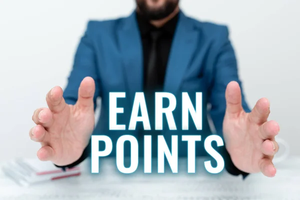 Text showing inspiration Earn Points. Word for collecting scores in order qualify to win big prize Discussing Important Idea Presenting And Explaining Business Plan Designs — Stock Photo, Image