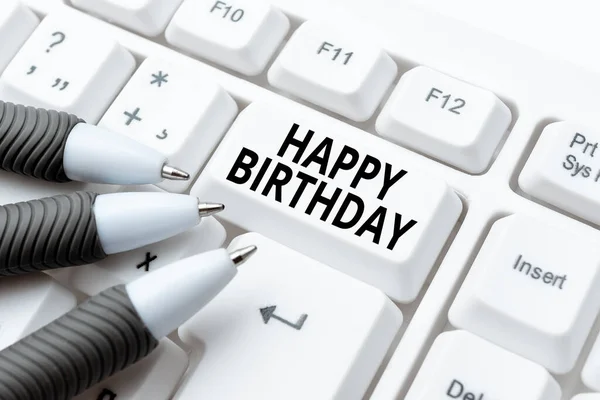 Text caption presenting Happy Birthday. Business approach The birth anniversary of a person is celebrated with presents Internet Browsing And Online Research Study Typing Your Ideas — Stock Photo, Image
