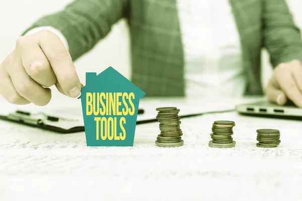 Tekst met inspiratie Business Tools. Concept betekent Marketing Methodologieën Processen en Technologieën gebruik Bespreken Huis Financieringsplannen, uitleggen van woningkredieten en hypotheek — Stockfoto