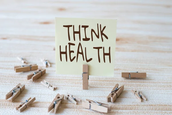 Scrittura visualizzazione del testo Think Health. Concetto che significa stato di completo benessere fisico mentale e sociale Blank Square Note Circondato da clip di lavanderia Mostra nuovo significato. — Foto Stock