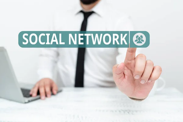 Visualizzazione concettuale Social Network. Business showcase Interazioni Condivisione delle informazioni Relazioni interpersonali Remote Office Work Online Presentazione del Business Plan e dei Disegni — Foto Stock