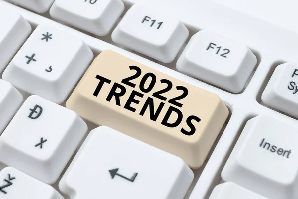 Schild mit den Trends 2022. Unternehmensübersicht allgemeine Richtung, in der sich etwas entwickelt oder ändert Kauf und Verkauf von Waren online, Auflistung von Produkten über das Internet — Stockfoto