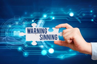 İlham verici Uyarı Günahkarı gösteren metin. İş konsepti, el ele tutuşan yapboz parçasının yeni gelecekçi teknolojilerin kilidini açtığına inanılan eylemi durdurur.