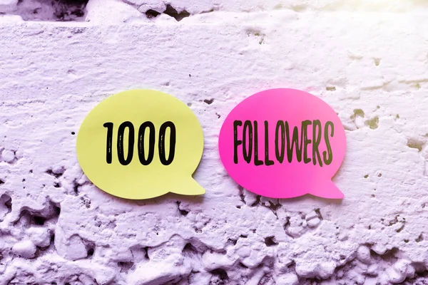 Teks tulisan tangan 1000 Followers. Word Written on number of individuals who following someone in Instagram Thinking New Bright Ideas Renewing Creativity And Inspiration — Stok Foto