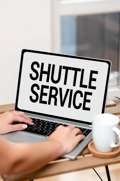 Inspiratie toont teken Shuttle Service. Concept betekent bedoeld om passagiers te vervoeren tussen twee vaste punten Online banen en werken op afstand Verbinden van mensen samen — Stockfoto