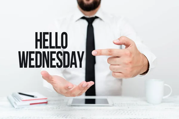 영감을 보여 주는 문자 수요일입니다. ( 영어 ) Business showcase Hump day of the working week Presenting Communication Technology Smartphone Voice and Video call — 스톡 사진