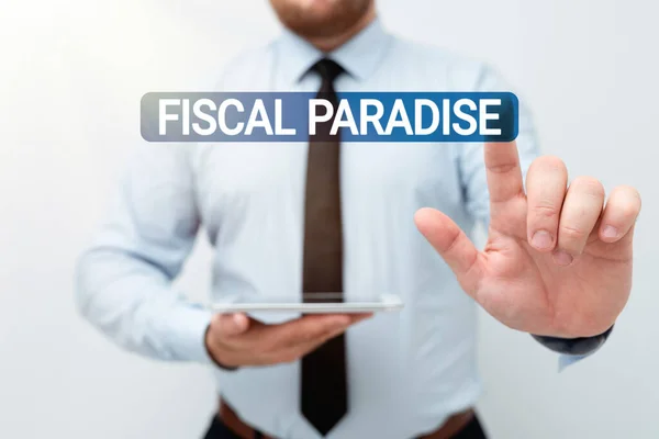Pisanie tekstu Fiscal Paradise. Zdjęcie koncepcyjne Marnotrawstwo publicznych pieniędzy jest wielkim problemem Prezentacja nowych pomysłów technologicznych Dyskusja o poprawie technologicznej — Zdjęcie stockowe