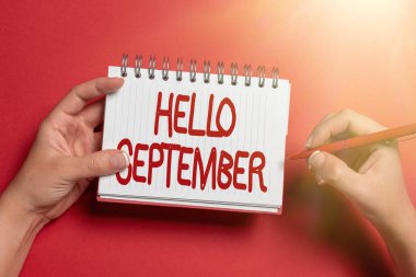 El yazısı. Merhaba Eylül. İş dünyası şovu, Eylül ayına sıcak bir karşılama istiyor. Yeni Fikirler Yazmak, Önemli Notlar Almak ve Bilgi Vermek.