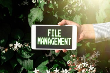 Dosya Yönetimini gösteren metin işareti. Veri Ses ve Görüntü Çağrı Yeteneklerini yönetmek için kullanıcı arayüzü sağlayan iş fikri bilgisayar programı