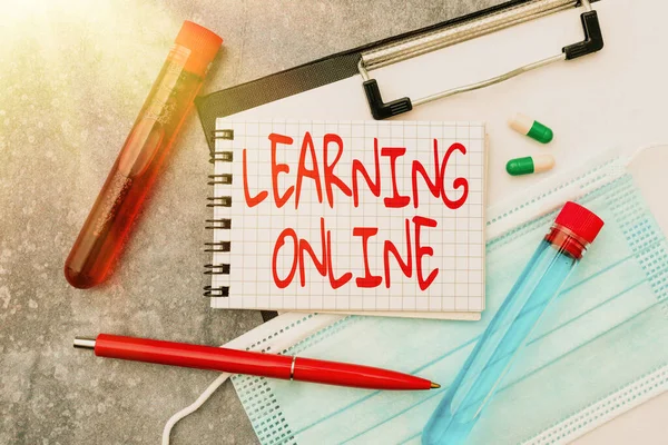 Texto que muestra inspiración Learning Online. Enfoque empresarial Aprenda algo nuevo con la ayuda de Internet y la tecnología Investigación de medicamentos preventivos, prevención de infecciones virales —  Fotos de Stock