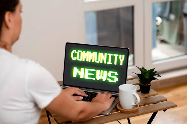 Logga in och visa Community News. Affärsidé nyhetstäckning som vanligtvis fokuserar på stadsdelar Online Jobb och arbeta Remotely Connecting People Together — Stockfoto